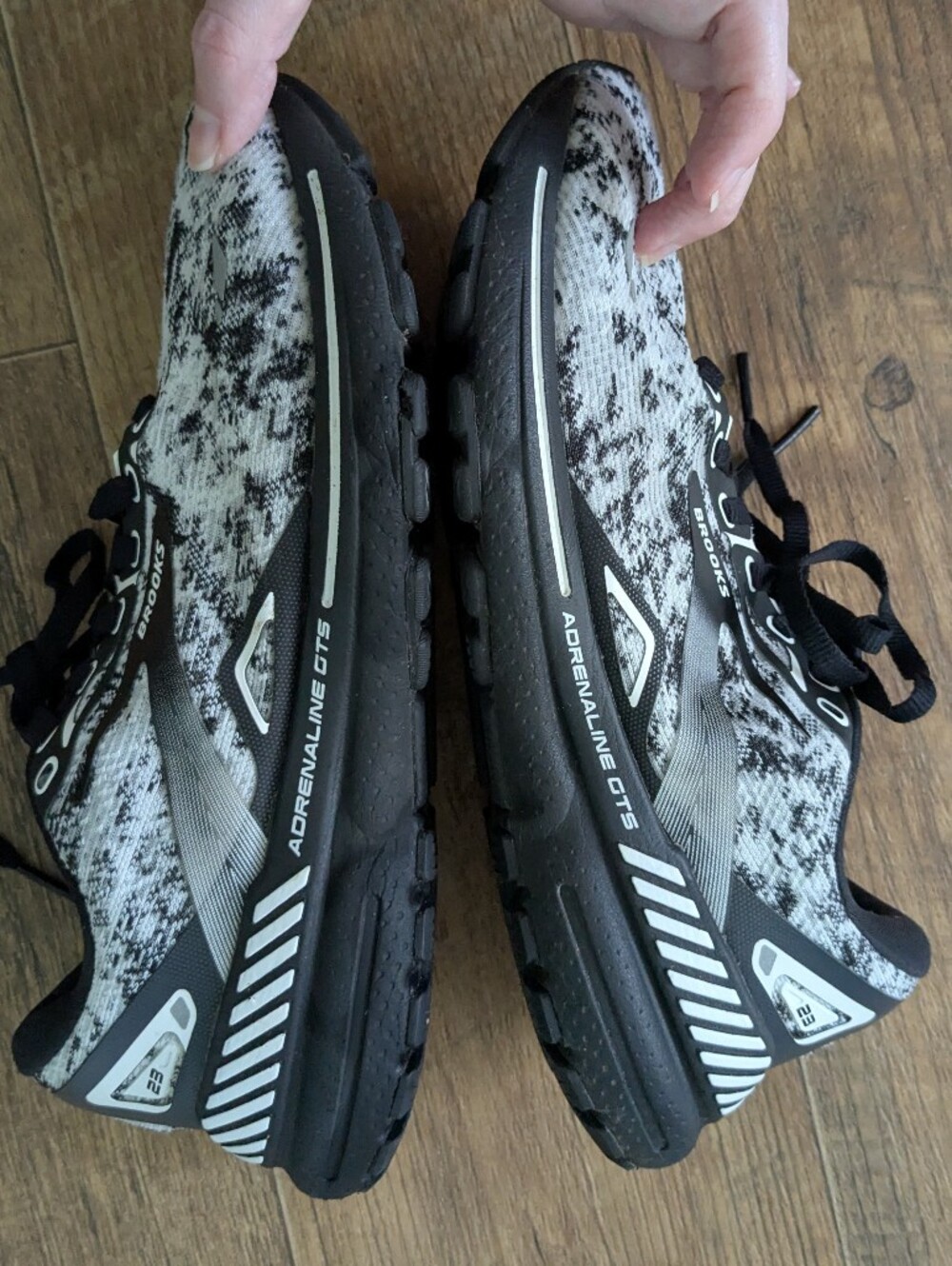 Brooks Adrenaline GTS 23 Running Sneakers In Black Gray White Women's Size 7 - Picture 6 of 11